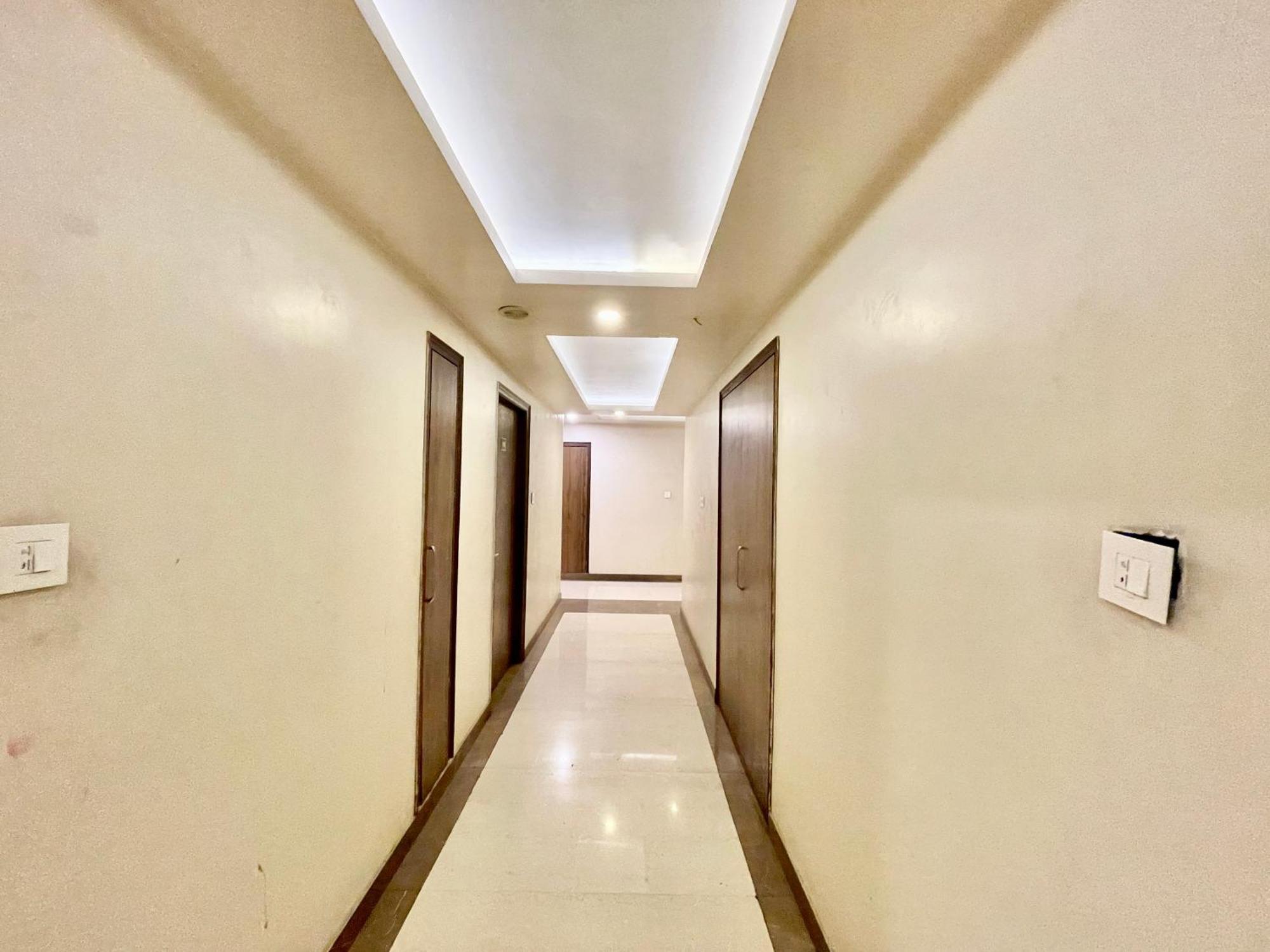 Hotel Rudraksh ! Varanasi !Fully-Air-Conditioned Hotel At Prime Location With Parking Availability, Near Kashi Vishwanath Temple, And Ganga Ghat 2 Kültér fotó
