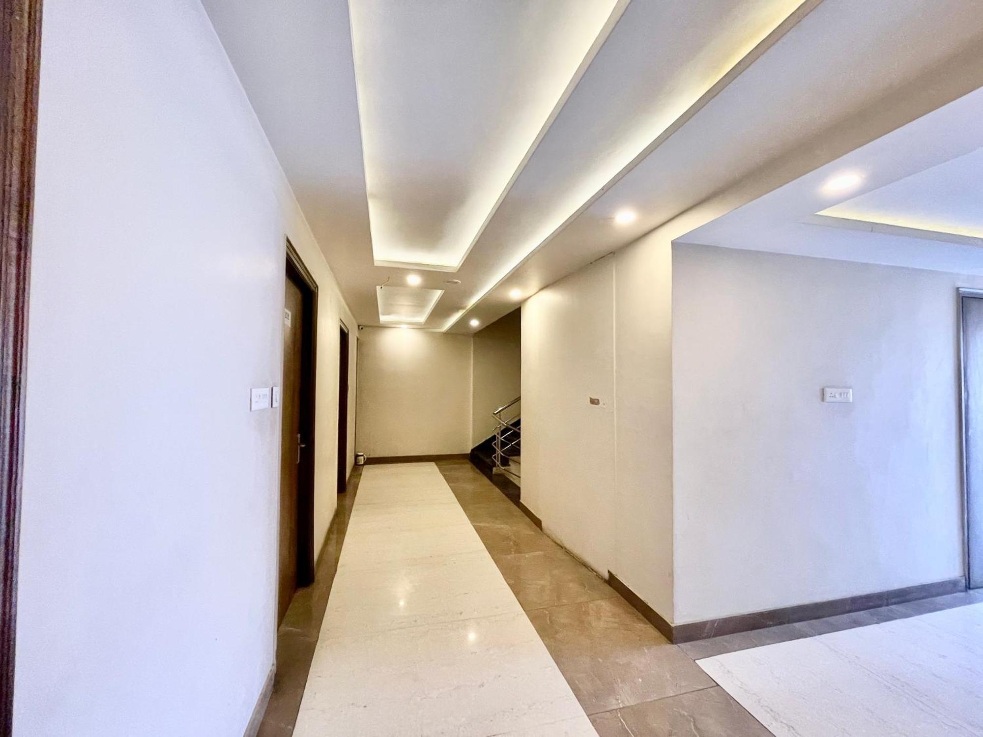 Hotel Rudraksh ! Varanasi !Fully-Air-Conditioned Hotel At Prime Location With Parking Availability, Near Kashi Vishwanath Temple, And Ganga Ghat 2 Kültér fotó