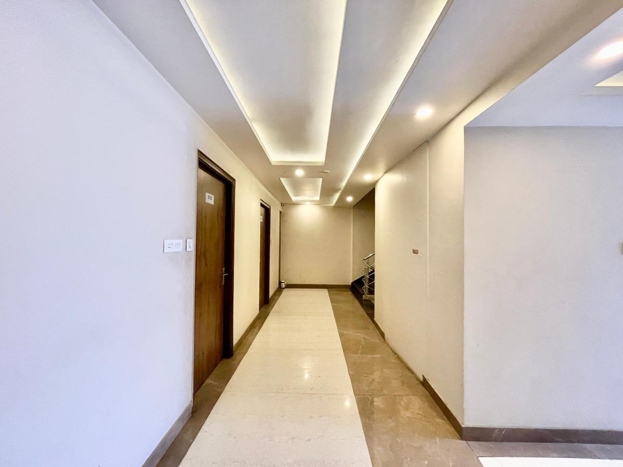 Hotel Rudraksh ! Varanasi !Fully-Air-Conditioned Hotel At Prime Location With Parking Availability, Near Kashi Vishwanath Temple, And Ganga Ghat 2 Kültér fotó