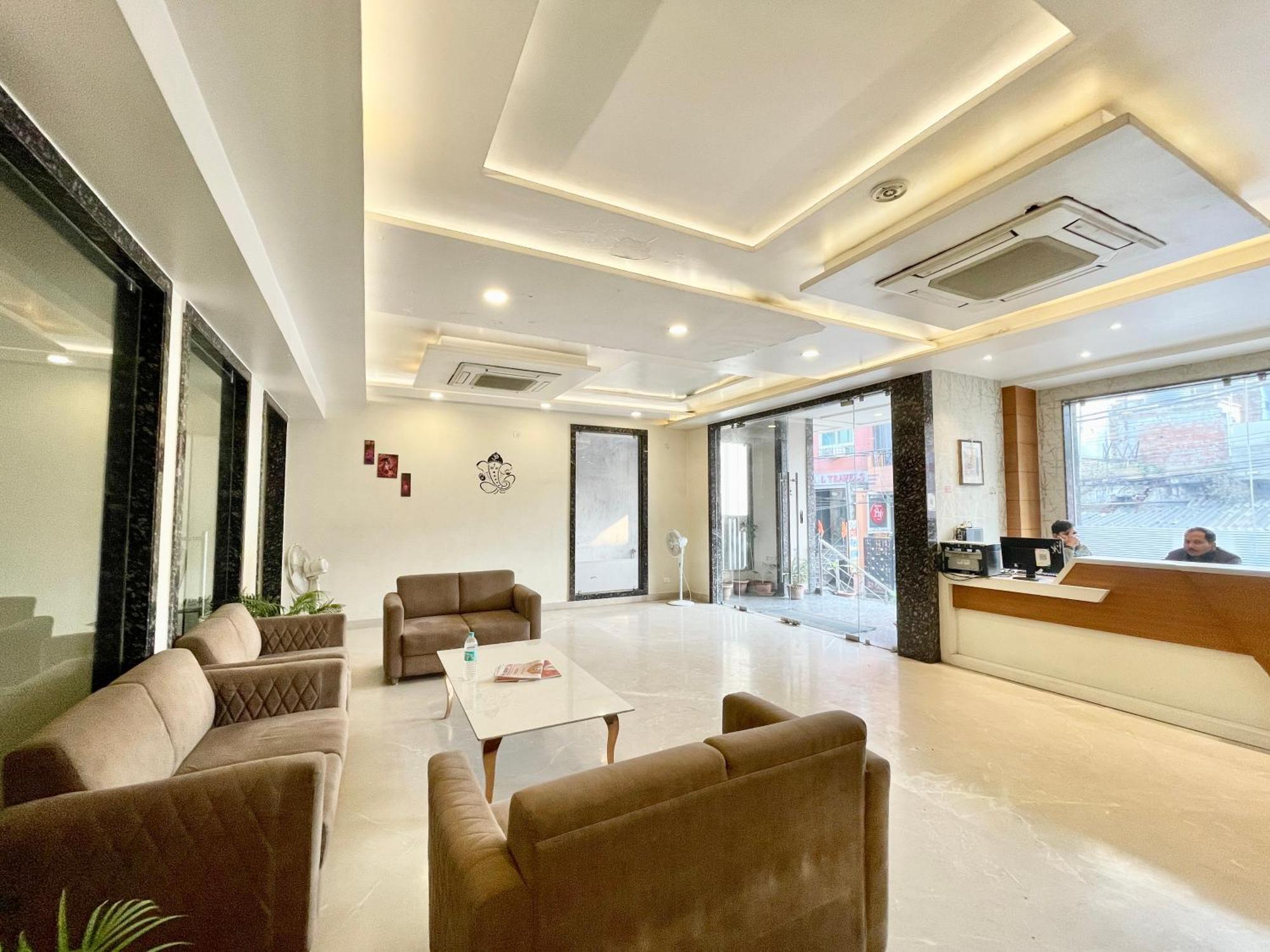 Hotel Rudraksh ! Varanasi !Fully-Air-Conditioned Hotel At Prime Location With Parking Availability, Near Kashi Vishwanath Temple, And Ganga Ghat 2 Kültér fotó
