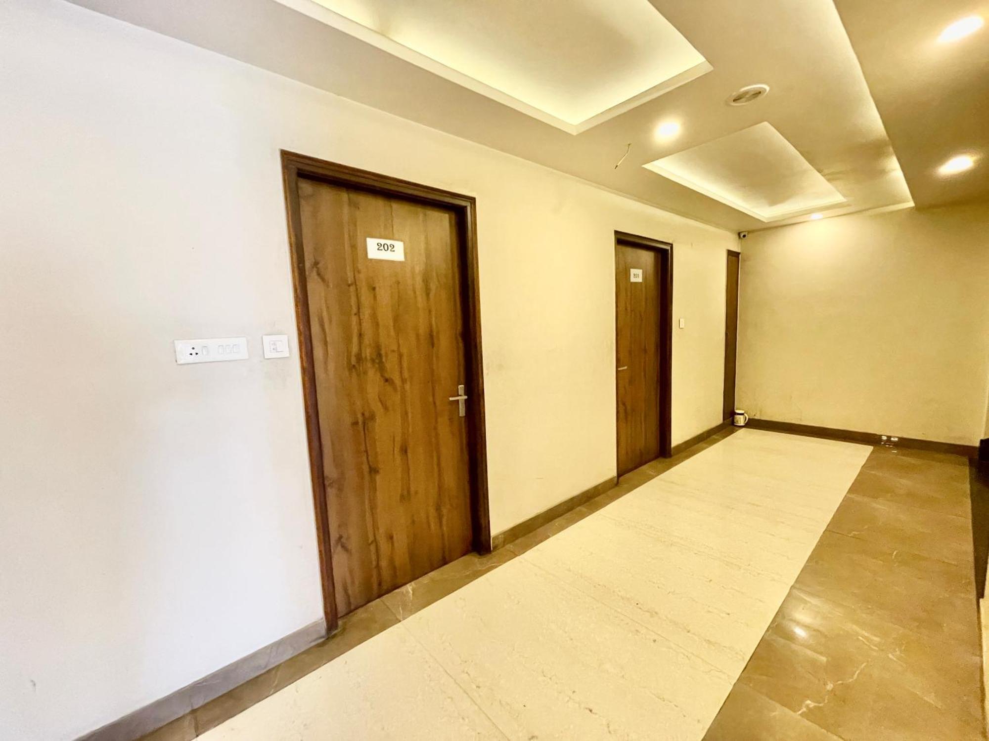 Hotel Rudraksh ! Varanasi !Fully-Air-Conditioned Hotel At Prime Location With Parking Availability, Near Kashi Vishwanath Temple, And Ganga Ghat 2 Kültér fotó