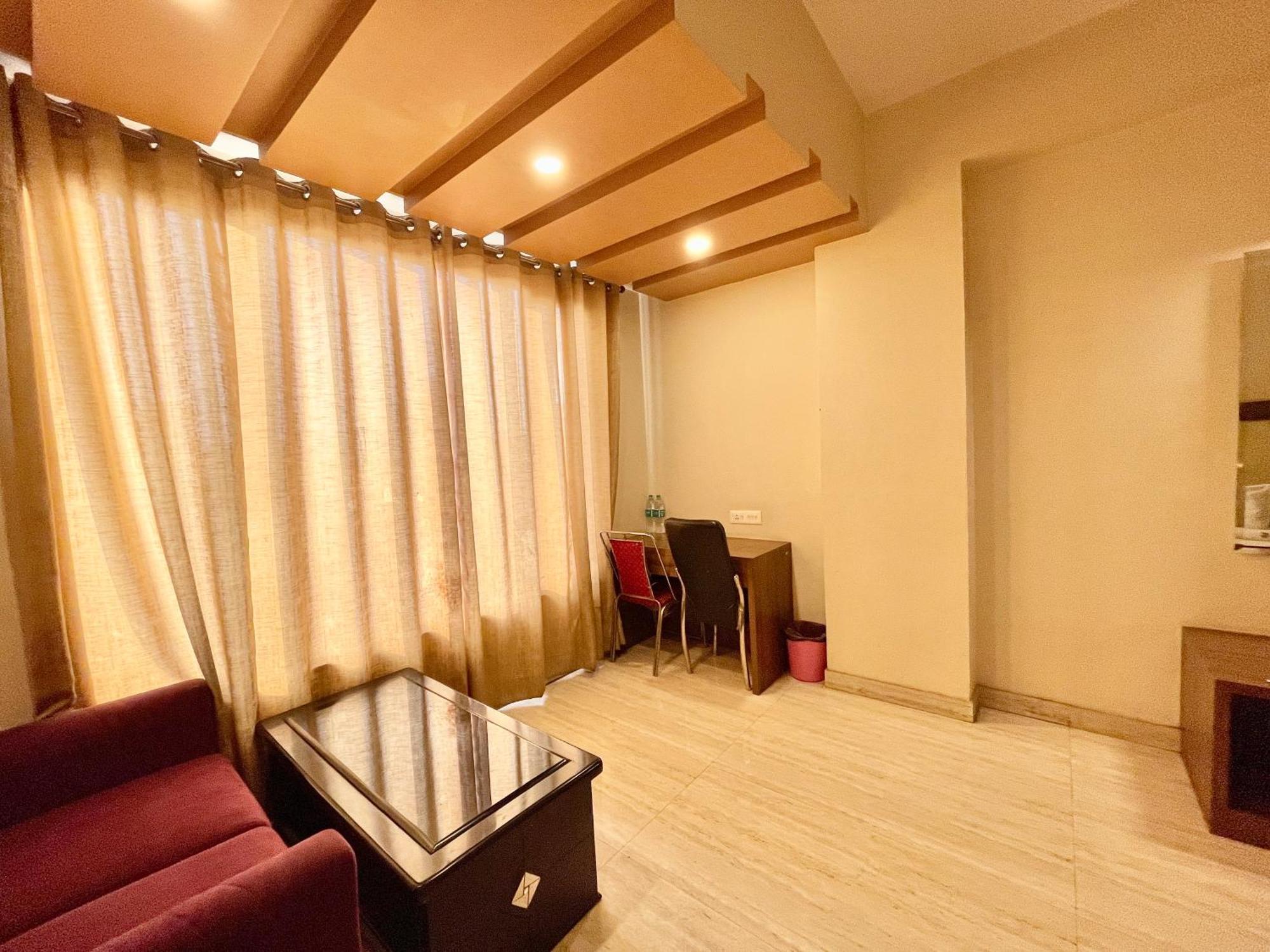 Hotel Rudraksh ! Varanasi !Fully-Air-Conditioned Hotel At Prime Location With Parking Availability, Near Kashi Vishwanath Temple, And Ganga Ghat 2 Kültér fotó