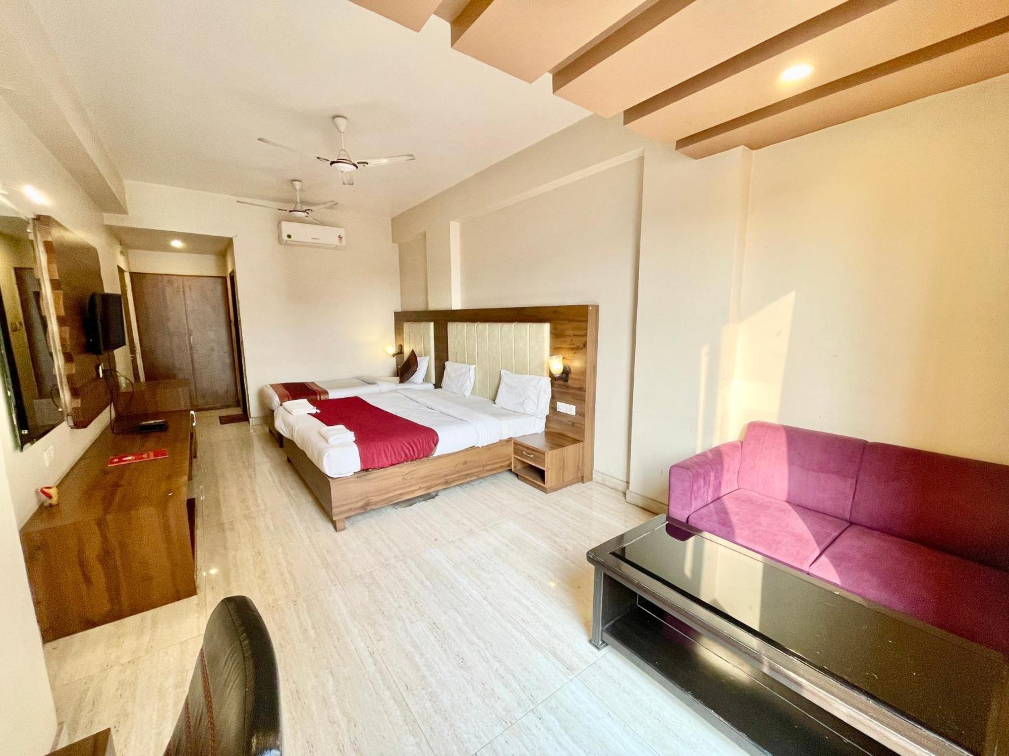 Hotel Rudraksh ! Varanasi !Fully-Air-Conditioned Hotel At Prime Location With Parking Availability, Near Kashi Vishwanath Temple, And Ganga Ghat 2 Kültér fotó