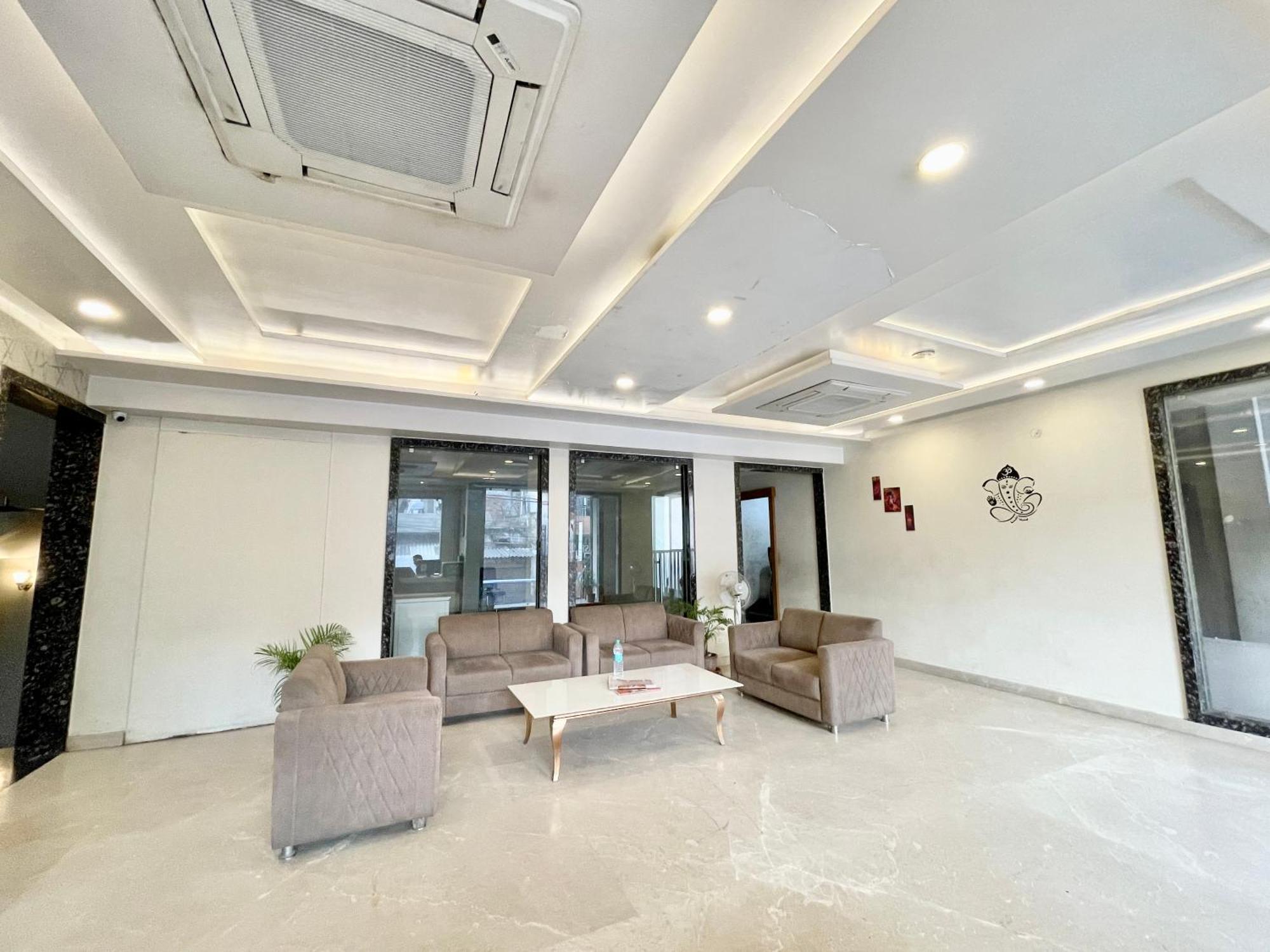 Hotel Rudraksh ! Varanasi !Fully-Air-Conditioned Hotel At Prime Location With Parking Availability, Near Kashi Vishwanath Temple, And Ganga Ghat 2 Kültér fotó