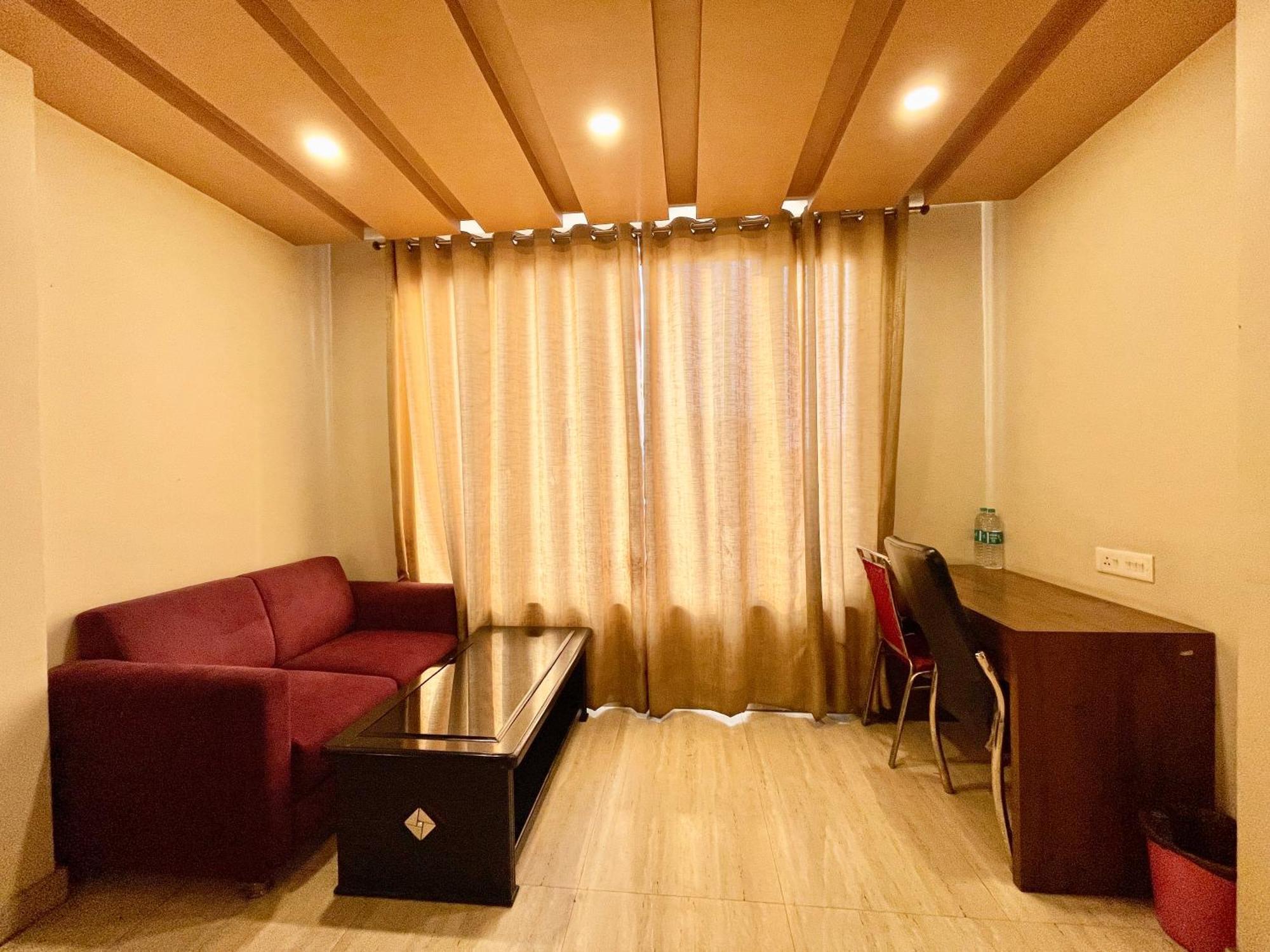 Hotel Rudraksh ! Varanasi !Fully-Air-Conditioned Hotel At Prime Location With Parking Availability, Near Kashi Vishwanath Temple, And Ganga Ghat 2 Kültér fotó